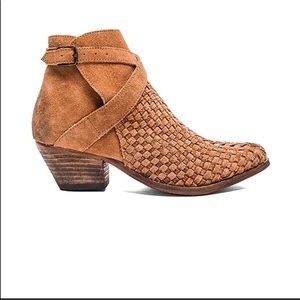 FREE PEOPLE Ventura ankle booties